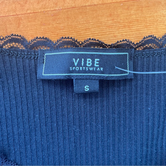 Lace lined V-neck Top - Picture 3 of 3